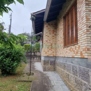 Casa com 131m², 2 dormitórios, 1 vaga, no bairro Vila Verde em Caxias do Sul para Comprar