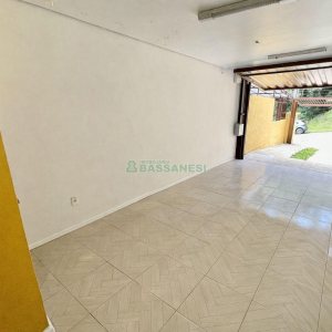 Sobrado com 121m², 3 dormitórios, 2 vagas, no bairro Ana Rech em Caxias do Sul para Alugar