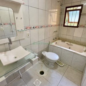 Sobrado com 121m², 3 dormitórios, 2 vagas, no bairro Ana Rech em Caxias do Sul para Alugar