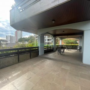 Apartamento com 322m², 3 dormitórios, 4 vagas, no bairro Madureira em Caxias do Sul para Comprar