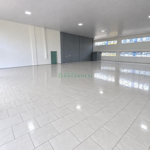 Loja com 400m², no bairro Cidade Nova em Caxias do Sul para Alugar
