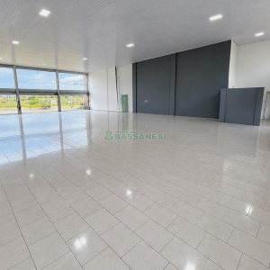 Loja com 400m², no bairro Cidade Nova em Caxias do Sul para Alugar