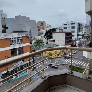 Kitinete com 37m², 1 dormitório, no bairro Centro em Caxias do Sul para Alugar ou Comprar