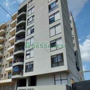 Apto Mobiliado com 84m², 2 dormitórios, 1 vaga, no bairro Centro em Caxias do Sul para Alugar