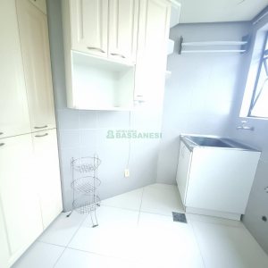 Apto Mobiliado com 84m², 2 dormitórios, 1 vaga, no bairro Centro em Caxias do Sul para Alugar