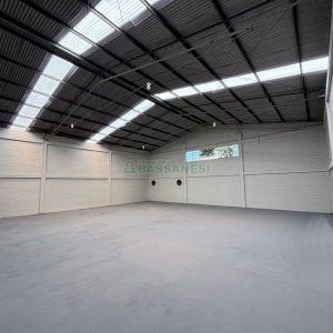 Pavilhão com 300m², no bairro Jardim Eldorado em Caxias do Sul para Alugar