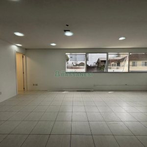 Sala com 92m², no bairro Panazzolo em Caxias do Sul para Alugar