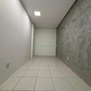 Sala com 92m², no bairro Panazzolo em Caxias do Sul para Alugar