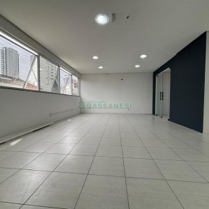 Sala com 92m², no bairro Panazzolo em Caxias do Sul para Alugar