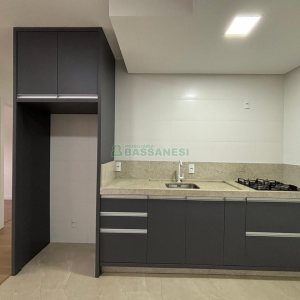 Apartamento com 62m², 2 dormitórios, 1 vaga, no bairro Kayser em Caxias do Sul para Alugar