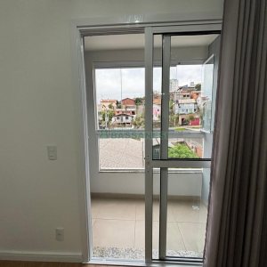 Apartamento com 62m², 2 dormitórios, 1 vaga, no bairro Kayser em Caxias do Sul para Alugar