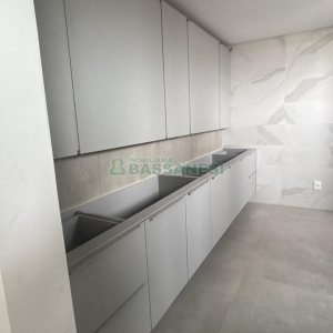 Apto Mobiliado com 251m², 3 dormitórios, no bairro Centro em Caxias do Sul para Alugar