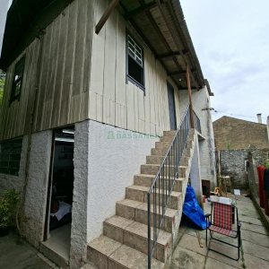 Casa com 40m², 2 dormitórios, no bairro Pio X em Caxias do Sul para Alugar