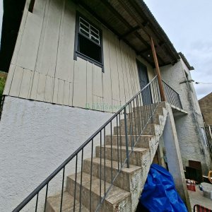 Casa com 40m², 2 dormitórios, no bairro Pio X em Caxias do Sul para Alugar