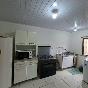 Casa com 40m², 2 dormitórios, no bairro Pio X em Caxias do Sul para Alugar