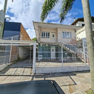 Casa com 56m², 3 dormitórios, 1 vaga, no bairro Cristo Redentor em Caxias do Sul para Alugar