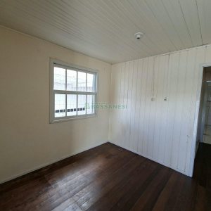 Casa com 56m², 3 dormitórios, 1 vaga, no bairro Cristo Redentor em Caxias do Sul para Alugar