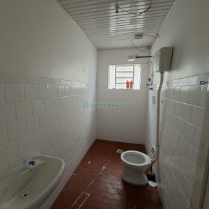 Casa com 56m², 3 dormitórios, 1 vaga, no bairro Cristo Redentor em Caxias do Sul para Alugar