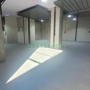 Pavilhão com 180m², 1 vaga, no bairro São José em Caxias do Sul para Alugar