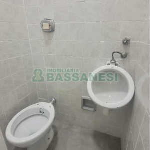 Pavilhão com 180m², 1 vaga, no bairro São José em Caxias do Sul para Alugar