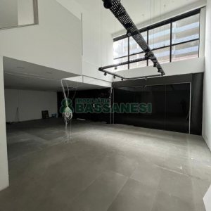 Loja com 200m², no bairro Cinqüentenário em Caxias do Sul para Alugar