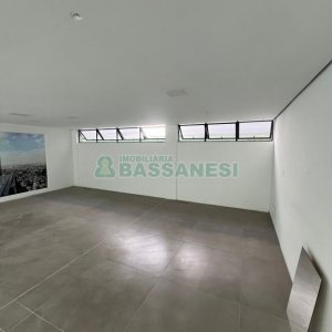 Loja com 200m², no bairro Cinqüentenário em Caxias do Sul para Alugar