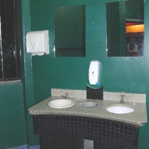 Predio com 1296m², 3 dormitórios, no bairro De Lazzer em Caxias do Sul para Comprar