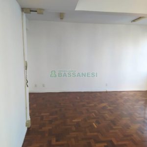 Sala com 80m², no bairro Centro em Caxias do Sul para Alugar ou Comprar