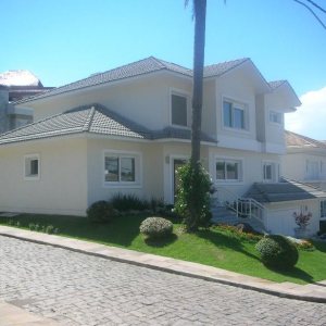 Casa com 400m², 3 dormitórios, 3 vagas, no bairro Jardim América em Caxias do Sul para Comprar