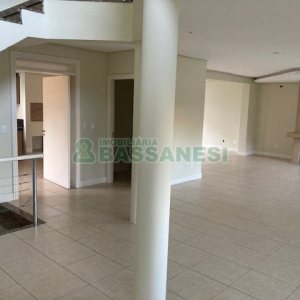 Casa com 400m², 3 dormitórios, 3 vagas, no bairro Jardim América em Caxias do Sul para Comprar