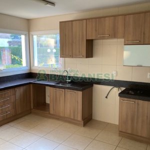 Casa com 400m², 3 dormitórios, 3 vagas, no bairro Jardim América em Caxias do Sul para Comprar