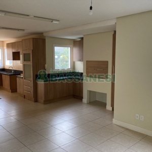 Casa com 400m², 3 dormitórios, 3 vagas, no bairro Jardim América em Caxias do Sul para Comprar