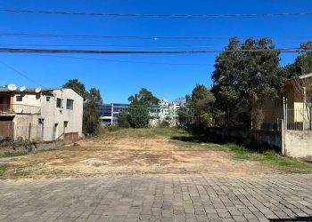 Terreno, 2 dormitórios, no bairro De Lazzer em Caxias do Sul para Comprar