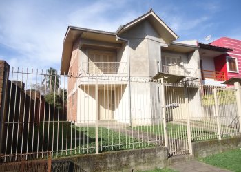 Casa com 199m², 3 dormitórios, 1 vaga, no bairro Santa Lucia em Caxias do Sul para Comprar