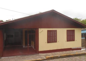 Casa com 99m², 3 dormitórios, 1 vaga, no bairro Rio Branco em Caxias do Sul para Comprar