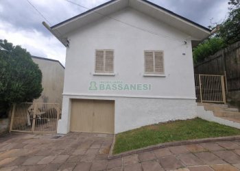 Casa Comercial com 100m², 2 dormitórios, 1 vaga, no bairro Panazzolo em Caxias do Sul para Alugar