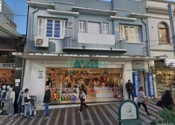 Sala com 300m², no bairro Centro em Caxias do Sul para Alugar