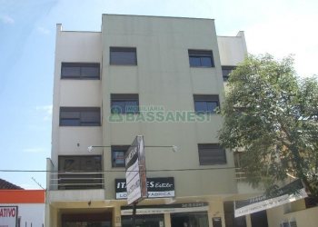 Apartamento com 78m², 2 dormitórios, 1 vaga, no bairro Centro em Caxias do Sul para Alugar