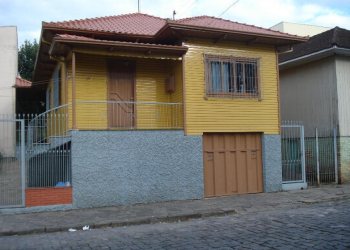 Casa, 4 dormitórios, 1 vaga, no bairro Rio Branco em Caxias do Sul para Comprar