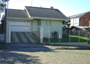 Casa com 250m², 3 dormitórios, 2 vagas, no bairro Petrópolis em Caxias do Sul para Alugar