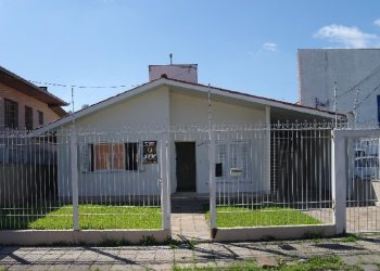 Casa com 157m², 3 dormitórios, 3 vagas, no bairro Santa Catarina em Caxias do Sul para Comprar
