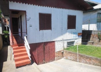Casa, 3 dormitórios, 1 vaga, no bairro Rio Branco em Caxias do Sul para Comprar