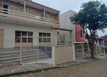 Casa Comercial com 144m², 3 dormitórios, 1 vaga, no bairro Petrópolis em Caxias do Sul para Alugar
