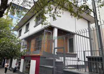 Casa Comercial com 550m², 3 dormitórios, 2 vagas, no bairro São Pelegrino em Caxias do Sul para Alugar