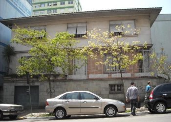 Casa Comercial com 550m², 3 dormitórios, 2 vagas, no bairro São Pelegrino em Caxias do Sul para Alugar