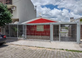 Casa com 215m², 5 dormitórios, 2 vagas, no bairro Charqueadas em Caxias do Sul para Comprar