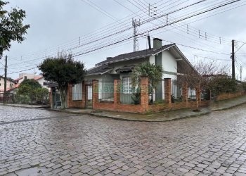 Casa com 296m², 3 dormitórios, 3 vagas, no bairro Ana Rech em Caxias do Sul para Alugar