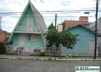 Casa, 3 dormitórios, 1 vaga, no bairro Pio X em Caxias do Sul para Comprar
