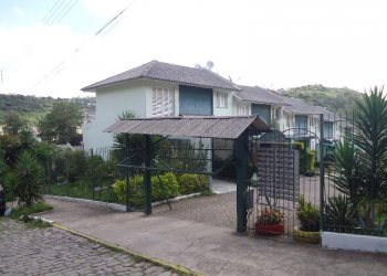 Sobrado Mobiliado com 70m², 2 dormitórios, 1 vaga, no bairro Marechal Floriano em Caxias do Sul para Alugar