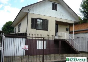 Casa com 150m², 3 dormitórios, 1 vaga, no bairro Pio X em Caxias do Sul para Comprar